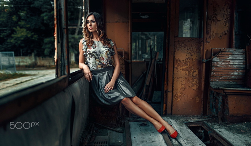 building exterior, built structure, fashion, auburn hair, Katarzyna Kluska, women, model, outdoors, heels, front view, 1080P, legs, clothing, full length