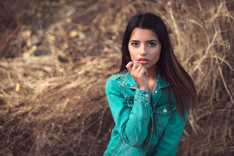 outdoors, white nails, brunette, looking at camera, brown hair, one person, nature, hair, 1080P, long hair, waist up, young women, fashion, young adult