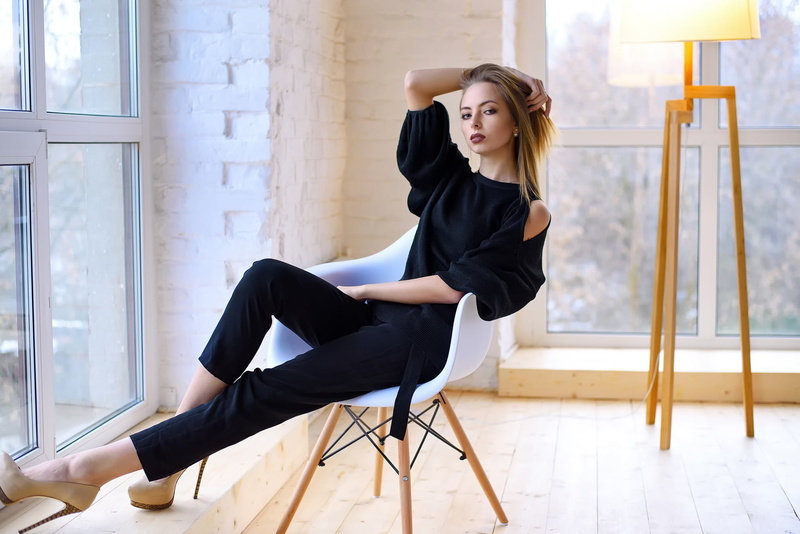 legs, 1080P, black color, hands on head, black clothing, looking away, high heels, flooring, real people, full length, contemplation, beautiful woman
