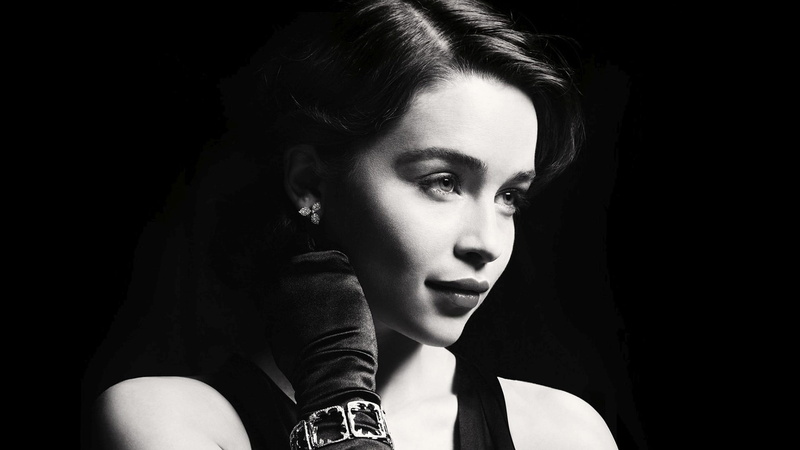 monochrome, one person, women, 1080P, beautiful woman, adult, black background, dark, leisure activity, lifestyles, hairstyle, brunette, young adult, young women