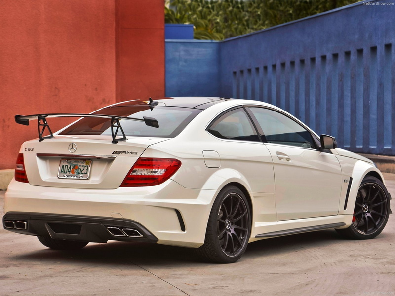 land vehicle, built structure, black, architecture, vintage car, city, no people, mercedes-benz, mode of transportation, c63, retro styled, street, parking