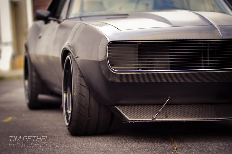 close-up, selective focus, car, no people, land vehicle, blakc, wheel, outdoors, transportation, retro styled, street, parking, day, mode of transportation