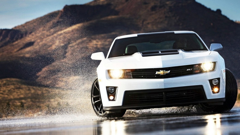 luxury, selective focus, land vehicle, headlight, water, motor vehicle, driving, Chevrolet Camaro, 1080P, silver colored, car, outdoors, road, wet, motion