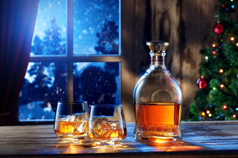 household equipment, Whiskey, Night, decanter, Glass, transparent, nature, Two, Food, close-up, Ice, glass - material, no people, Window, glasses, Bottle