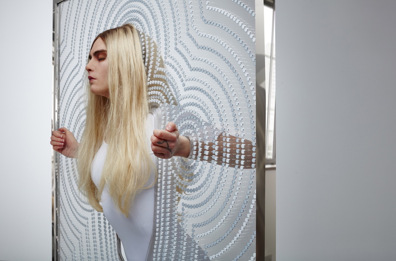 lifestyles, teenager, clothing, 5k, standing, photoshoot, women, adult, one person, hairstyle, celebrities, contemplation, 4k, beauty, hair, cara delevingne