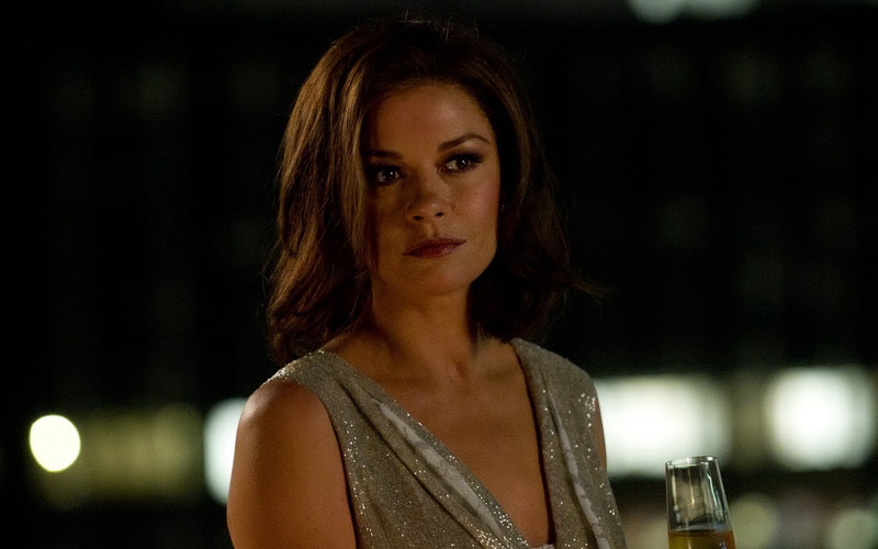 movie, headshot, desktop, hd, contemplation, glass, hairstyle, looking at camera, broken, drinking, refreshment, nightlife, portrait, jones