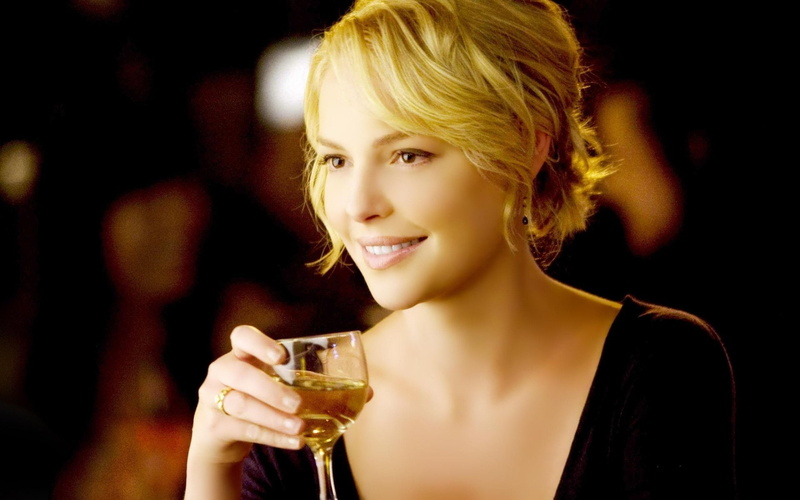 one person, beauty, positive emotion, happiness, young adult, beautiful people, blond hair, refreshment, alcohol, emotion, Actresses, portrait, drinking