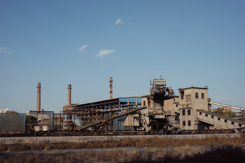 pipeline, city, industry, building, mining, tar, day, manufacturing, motor, urban, outdoors, smoke stack, abandoned, 5K, neighborhood, metal, history