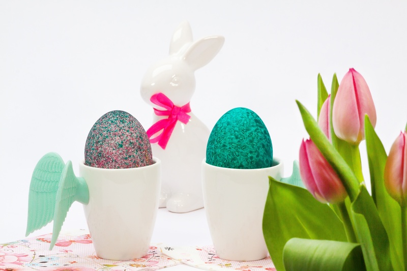 hartgekocht, springtime, spring, flowering plant, ceramic, still life, no people, green, decors, food, white, easter decorations, egg, pink color, flower head