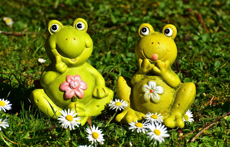anthropomorphic face, day, figurines, yellow, meadow, 5K, petaled, creativity, nature, anthropomorphic smiley face, flowers, beauty in nature, plant, animal