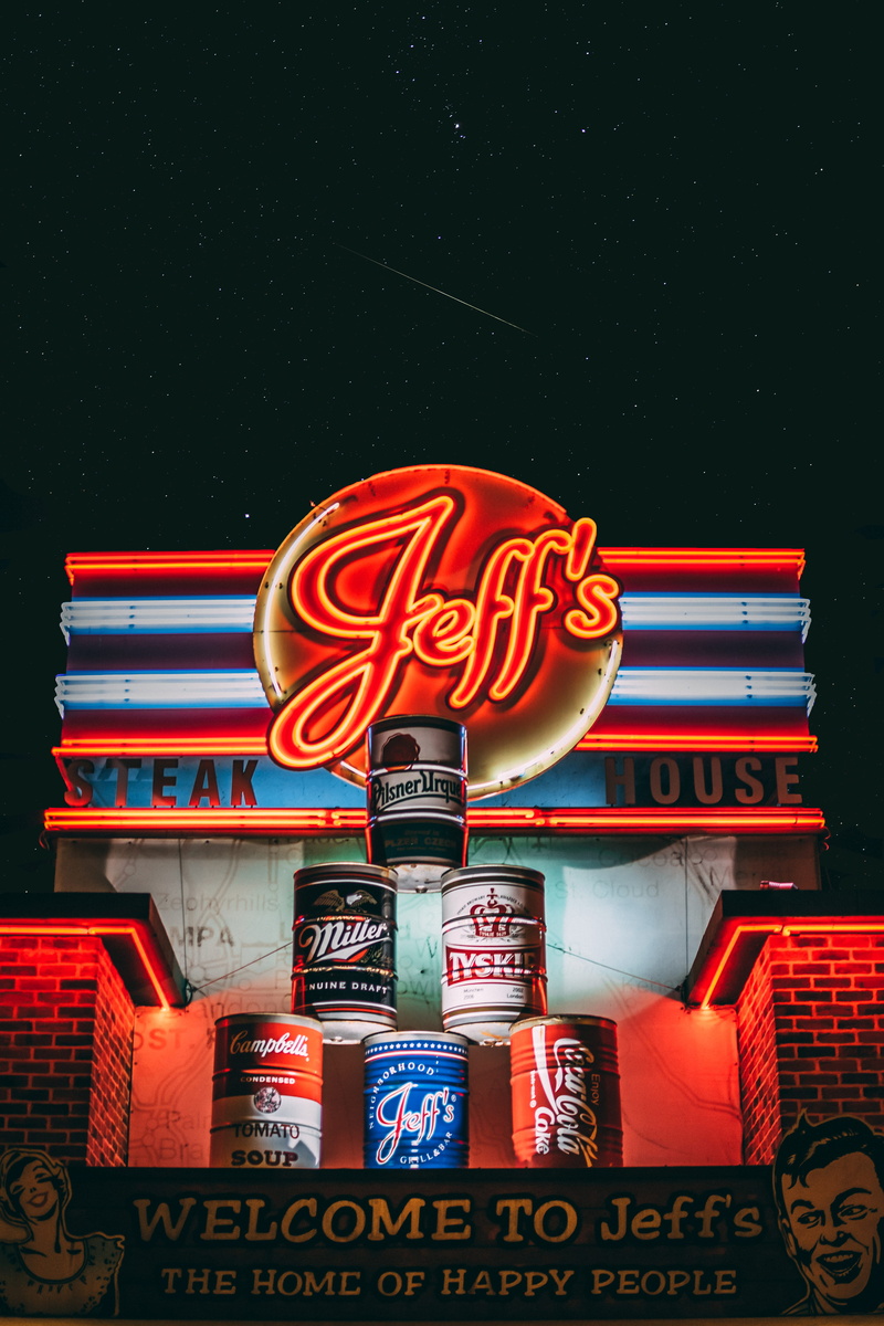 red, restaurant, 5K, photo, outdoors, ad, non-western script, jeff, lighting equipment, neon sign, commerce, diner, decoration, s, neon lights, design