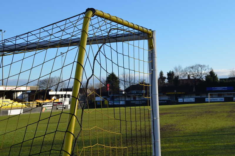 fence, Sport, day, playing field, Field, soccer, 4K, grass, plant, team, sky, outdoors, points, Background, Gate, ball, yellow, players, land, goal, team sport