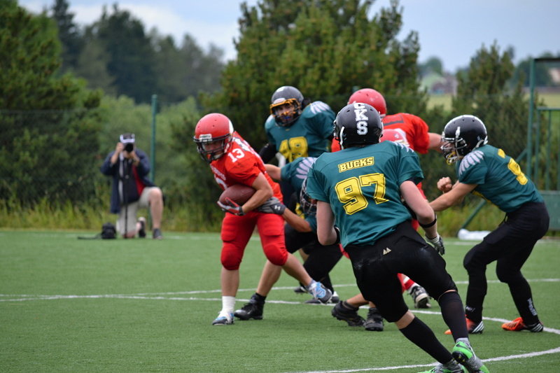 playing, contact game, helmet, teamwork, rules, win, competition, group of people, play-off, football, field, people, american football - sport, courage