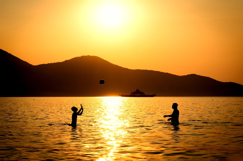 mountain, tourist, boy, shore, wave, leisure, happiness, sunny, lake, beauty in nature, island, holiday, reflection, man, travel, sun, hills, joy, 5K