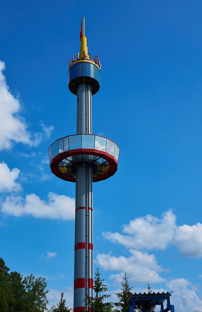 red, guidance, blue, pleasure, low angle view, day, sunlight, tall - high, 5K, tree, theme park, communication, panorama, sky, fun, no people, architecture