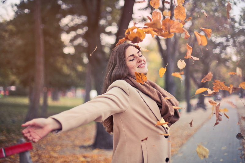 tree, person, camel jacket, eye-closed, women, enjoying, lifestyles, old, wearing, warm clothing, beautiful, hairstyle, smiling, emotion, young adult, autumnal