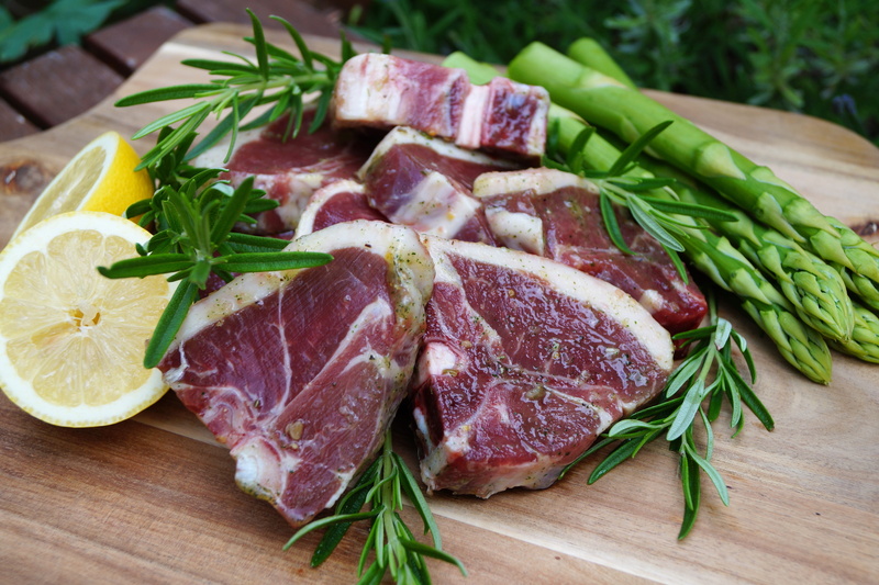 freshness, leaf, close-up, food, indoors, food and drink, plant part, fry, raw food, 5K, table, dine, preparation, beef, tasty, slice, healthy eating