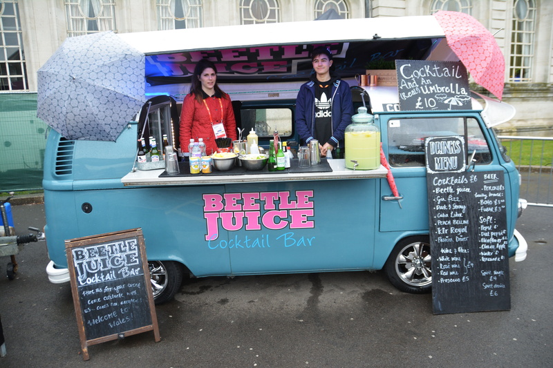 women, selling, food truck, chalkboard, transport, adult, burger van, text, coffee, breakfast, people, men, lifestyles, cafe, communication, delicious