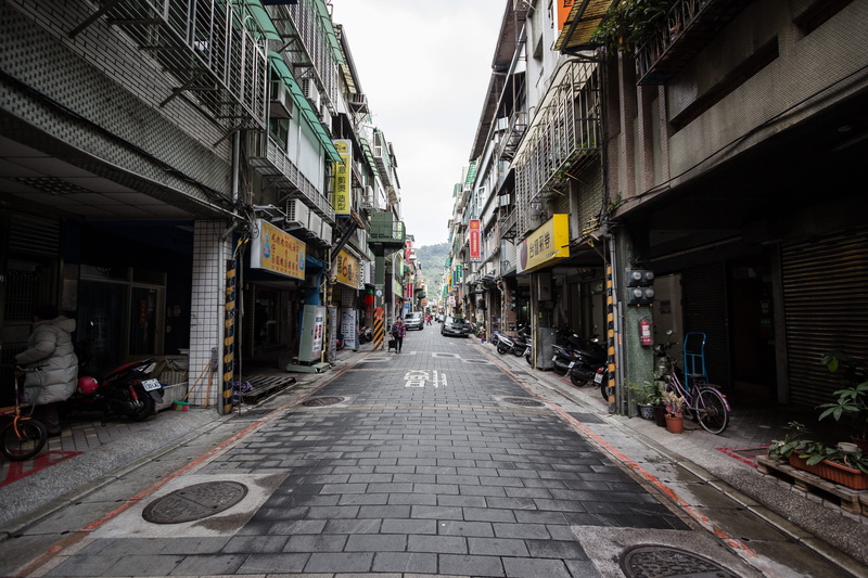 paving stone, street, city, taipei city, outdoors, residential district, sky, taipei, footpath, long, architecture, transportation, road, taiwan, building