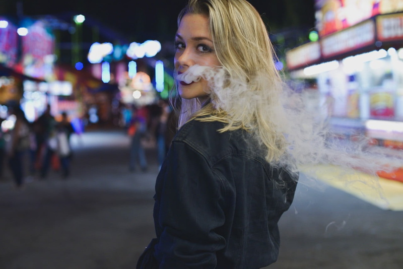 beautiful woman, happiness, cityscape, s, nightlife, looking at camera, looking, real people, blonde, blond Hair, smoke, street Light, asia, lifestyles