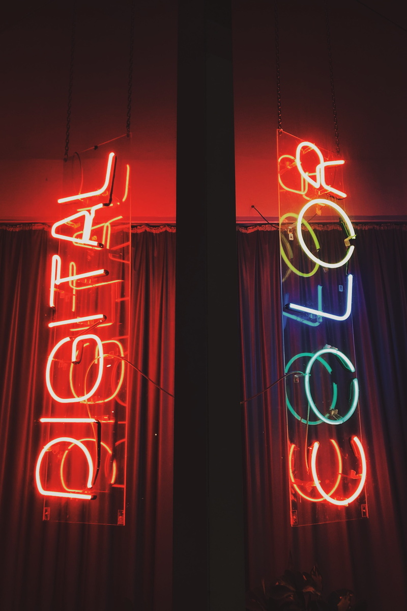 dark, communication, restaurant, business, commercial sign, black background, night, red, signage, light - natural phenomenon, 4K, neon, led, city, lights