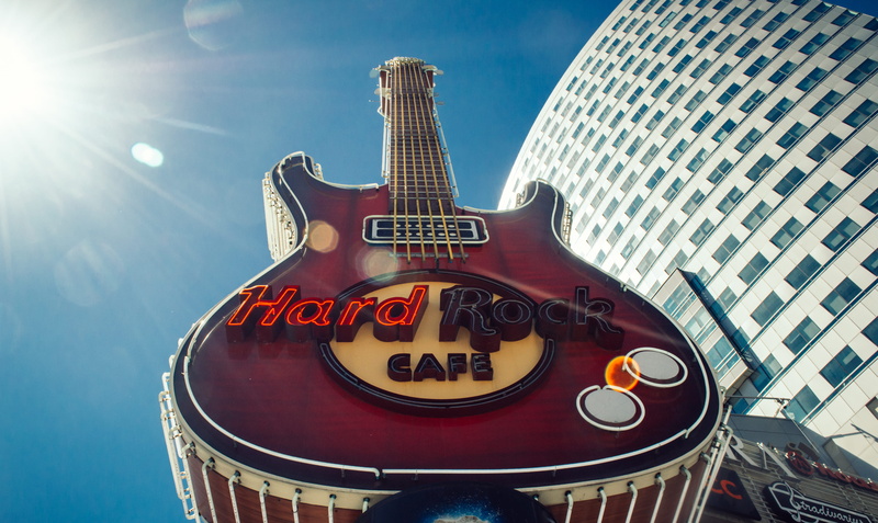 music, blue sky, cafe, city, macro photo, tower, photo, centr, built structure, arts culture and entertainment, building exterior, skyscraper, 4K, big city