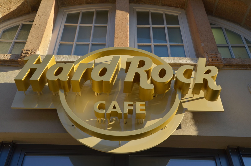 landmark, shape, design, 4K, characters, building, metal, transparent, built structure, craft, window, building exterior, hamburg, hard rock cafe, architecture