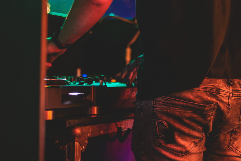 leisure activity, bottoms, nightlife, human, mc, light, arts culture and entertainment, london, men, nightclub, music, 5K, celebrate, urban, party, human hand
