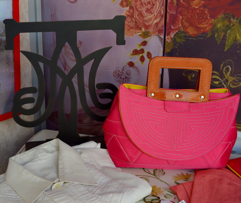 chair, pink, shop, gar, 4K, fashion, home interior, bag, furniture, absence, still life, women, curtain, indoors, taurine, domestic room, textile, stuffed