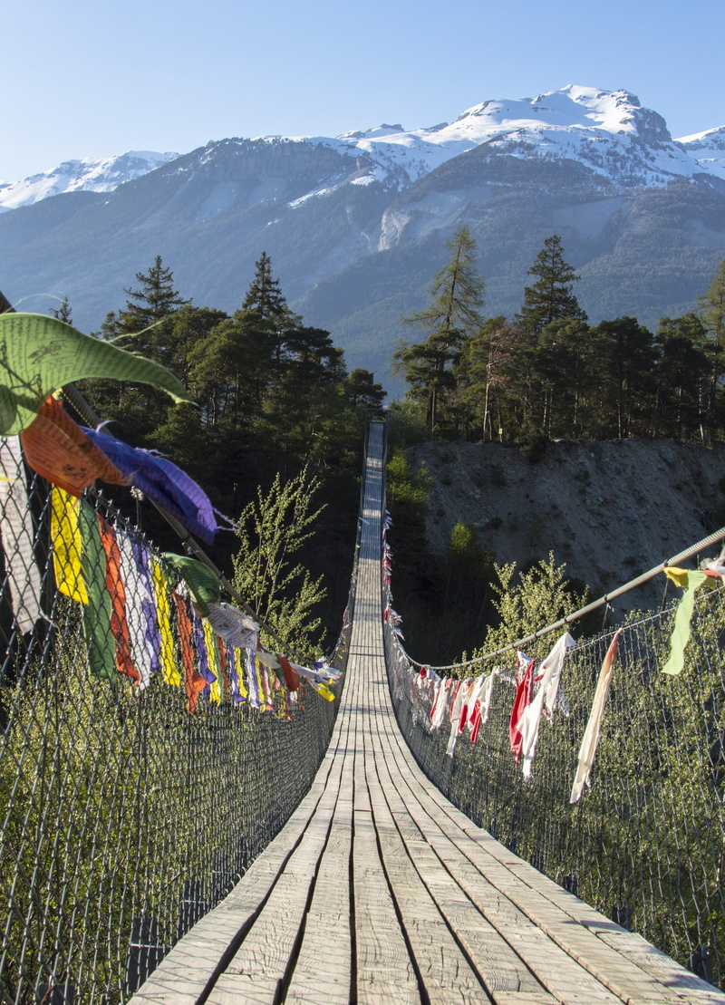wood, no people, the way forward, mountain, snowcapped mountain, 5K, plant, outdoors, direction, schönwetter, tree, sky, architecture, footbridge, environment