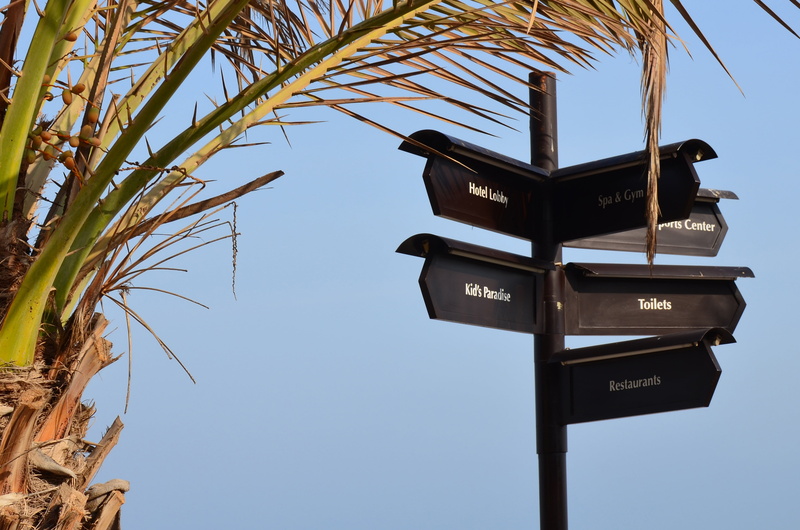 arrow symbol, signs, nature, blue, text, clear sky, roof, outdoors, 4K, signpost, beach, tropical climate, plant, direction, communication, day, sign