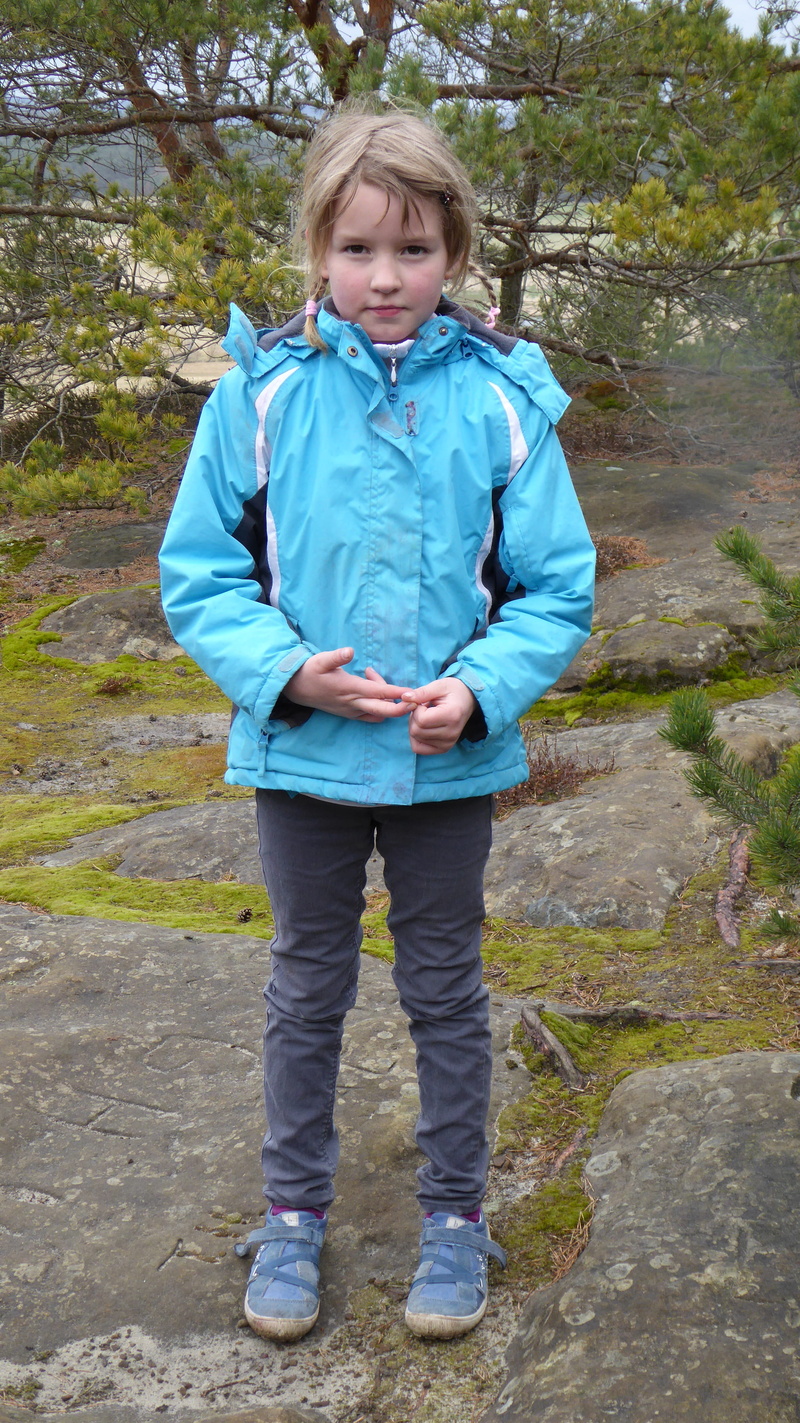 one person, on the go, one girl only, child, Girl, standing, outdoors, Jacket, day, casual clothing, real people, girls, leisure activity, walk, looking at camera