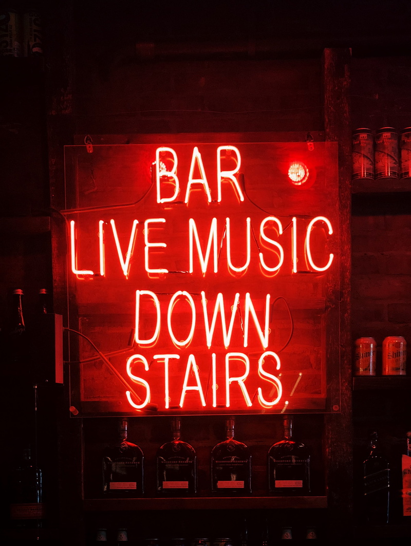 neon, signage, sign, store, 2K, night, nightlife, information, capital letter, lighted, live, illuminated, food and drink, alcohol, photo, shelf, bar - drink establishment