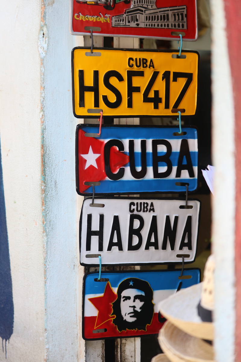 close-up, business, western script, road, choice, havana, plate, no people, guidance, 5K, outdoors, directional sign, information, text, memory, human representation