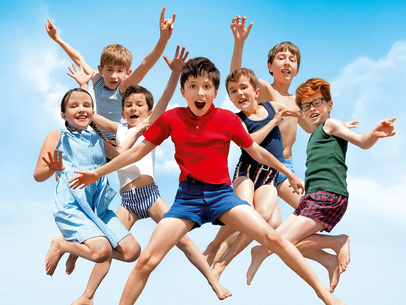 shirt, les, dominic lavanan, petit, boy, nicolas, du, rie, lavanan, mateo, lemercier, valérie lemercier, merad, mateo boyssele, red, dominic, s, boyssele