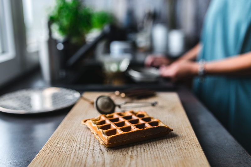 close-up, preparation, fresh, preparing food, baking, food, kitchen, tasty, bakary, baked, sweet food, baking sheet, morning, adult, Breakfast, wood - material