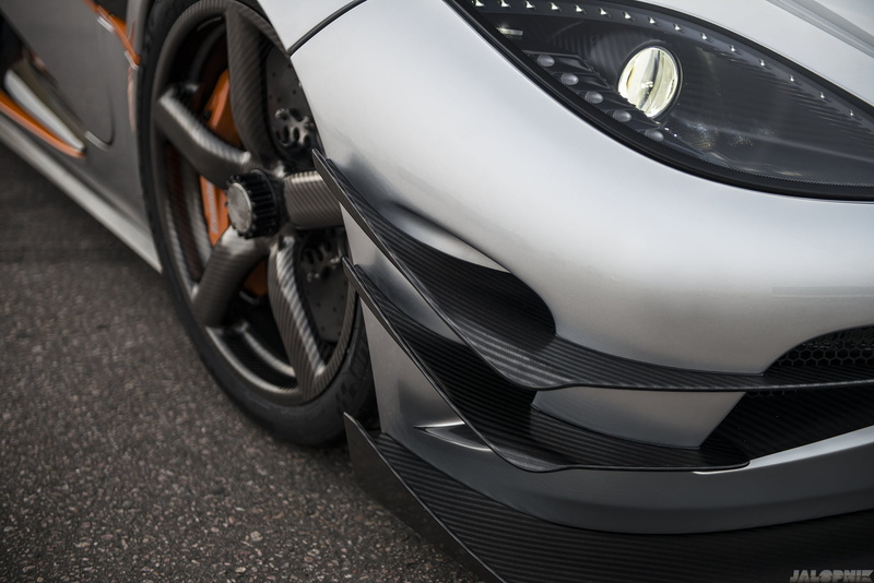 luxury, vehicle, spoke, silver colored, land vehicle, wheel, 1080P, no people, outdoors, mode of transportation, stationary, city, Koenigsegg One:1, black color