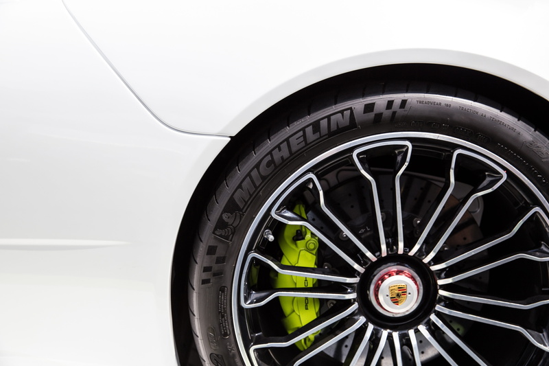 silver colored, Porsche, spoke, transportation, 5K, metal, technology, racing, indoors, Closeup, day, close-up, racing sports car, alloy, tire, travel