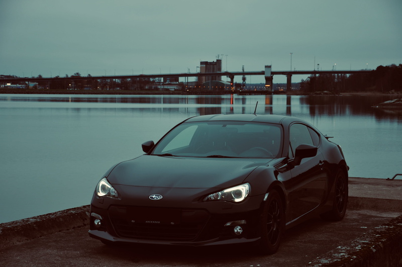 built structure, alloy wheel, no people, car wheel, city, land vehicle, nature, architecture, subaru, retro styled, day, wheel, lake, transportation, behicle