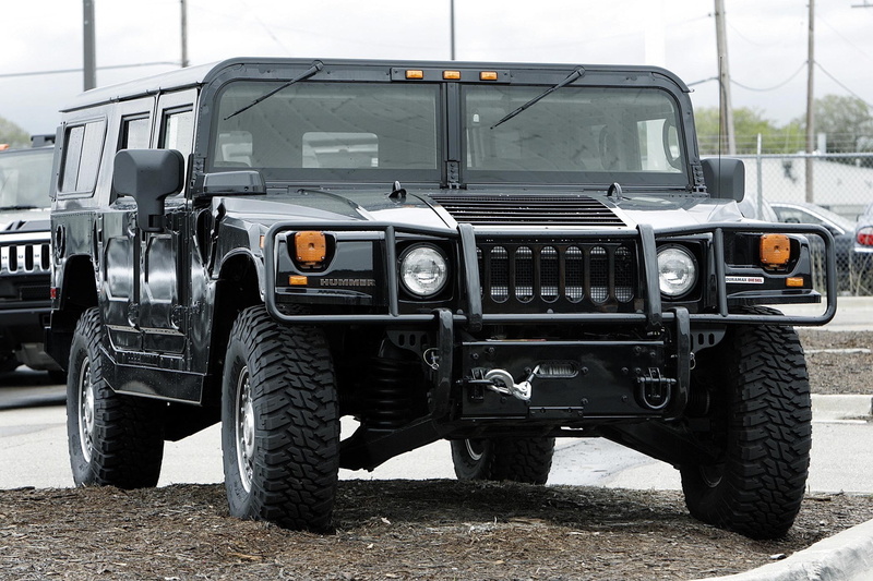 Hummer H1, city, wheel, truck, retro styled, outdoors, land vehicle, wrangler, car, 1080P, stationary, jeep, front view, mode of transportation, gray