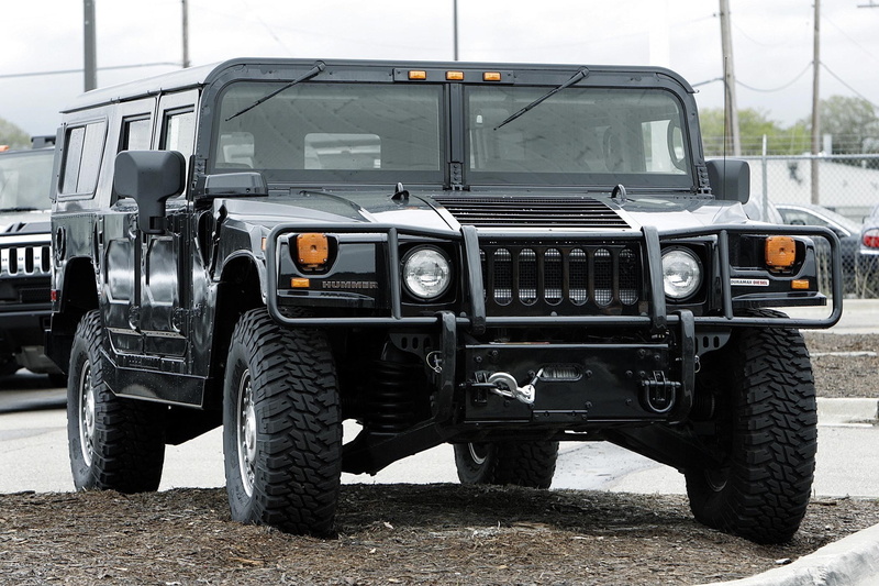 wheel, retro styled, nature, hummer car hummer h1, semi-truck, outdoors, 1080P, land vehicle, day, headlight, metal, front view, city, tire, motor vehicle
