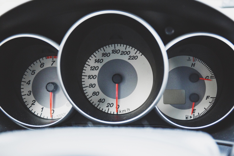 speedometer, control panel, outdoors, cold temperature, no people, gauge, 5K, equipment, scale, gauges, dashboard, car, motorcycle, indoors, control, riot