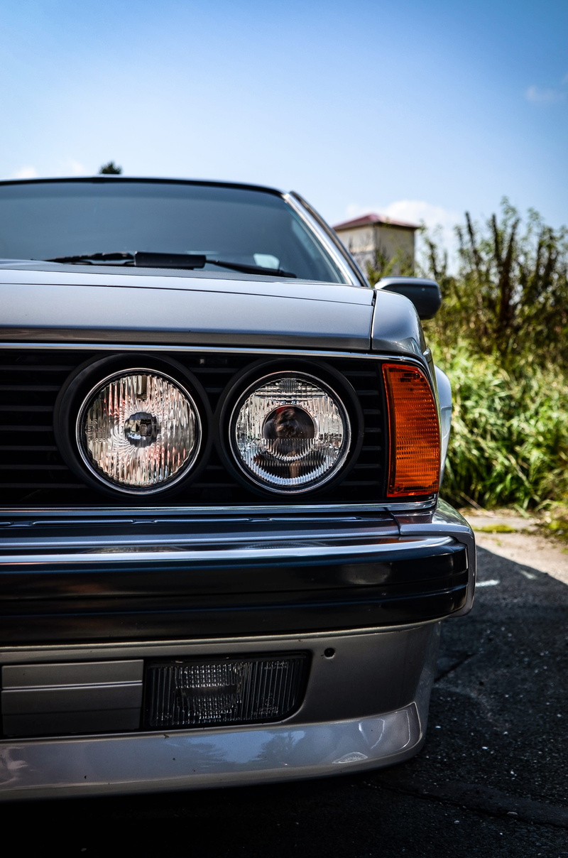 glass - material, light, wheel, front view, nature, classic, tire, green, near, day, chrome, motor vehicle, blue, bmw, land vehicle, headlight, luxury