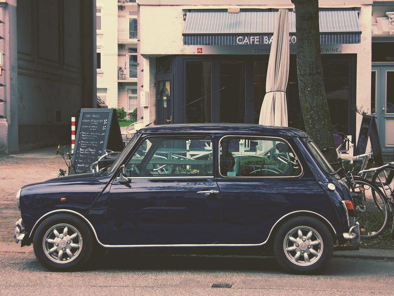 old, minicooper, retro, land vehicle, automotive, automobile, roadside, day, retro styled, street, built structure, city, inner city, road, cars, 2K, location