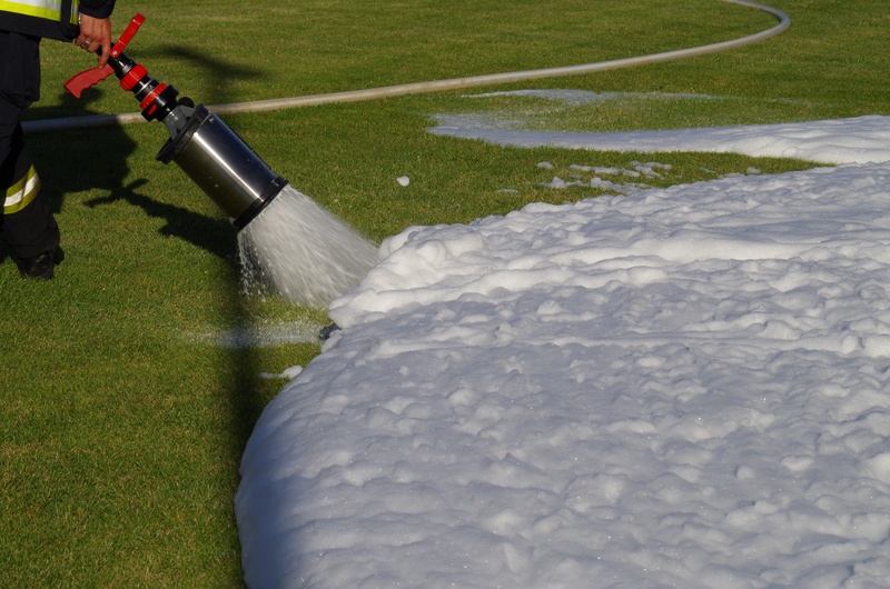 4K, sport, požiarnicka, field, water, no people, smother, flowing water, outdoors, day, gardening equipment, equipment, motion, hose, blurred motion, foam