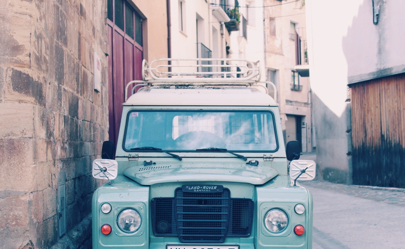 transportation, wall, 4x4, concrete, window, gray, landrover, spain, ribagorza, huesca, mode of transportation, españa, pueblo, no people, teal, built structure