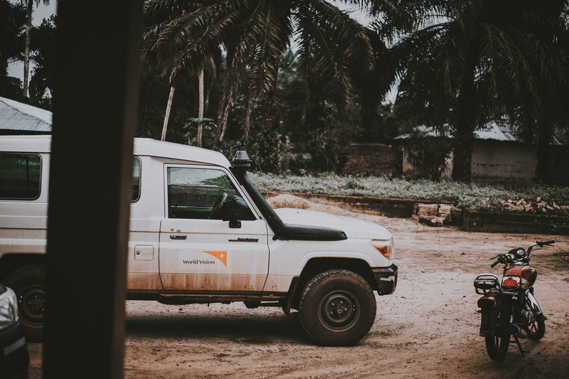 roof rack, transportation, near, street, slope, car wheel, mode of transportation, truck, car, daytime, offroad, palm tree, travel, machine, stationary