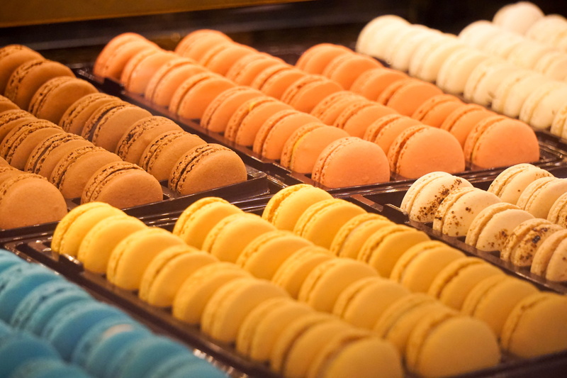 close-up, yummy, food and drink, 5K, organic, color, food, orange color, sweet food, dessert, brown, taste, indoors, arrangement, yellow, macaron, white