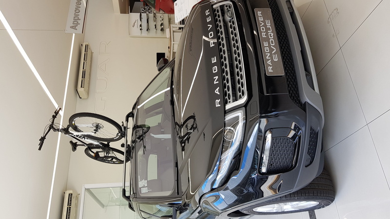 silver colored, car, clean, variation, equipment, carros, low angle view, tire, bicycle, steel, hanging, metal, car wheel, automobile, alloy wheel, wheel