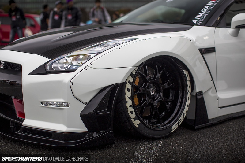 Nissan GT-R R35, Nissan, wealth, focus on foreground, incidental people, motor vehicle, silver colored, Nissan GT-R, wheel, luxury, indoors, group, customer